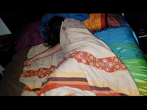 ❤️ Anak tiri berating ibu tiriné enom nalika dheweke turu. ❤ Super jinis ing jv.mass-pr.ru ❌️